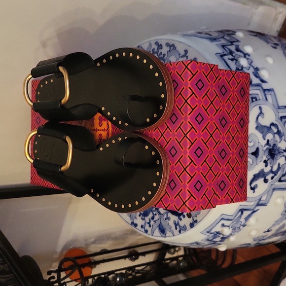 Sandals - Picture 3 of 3